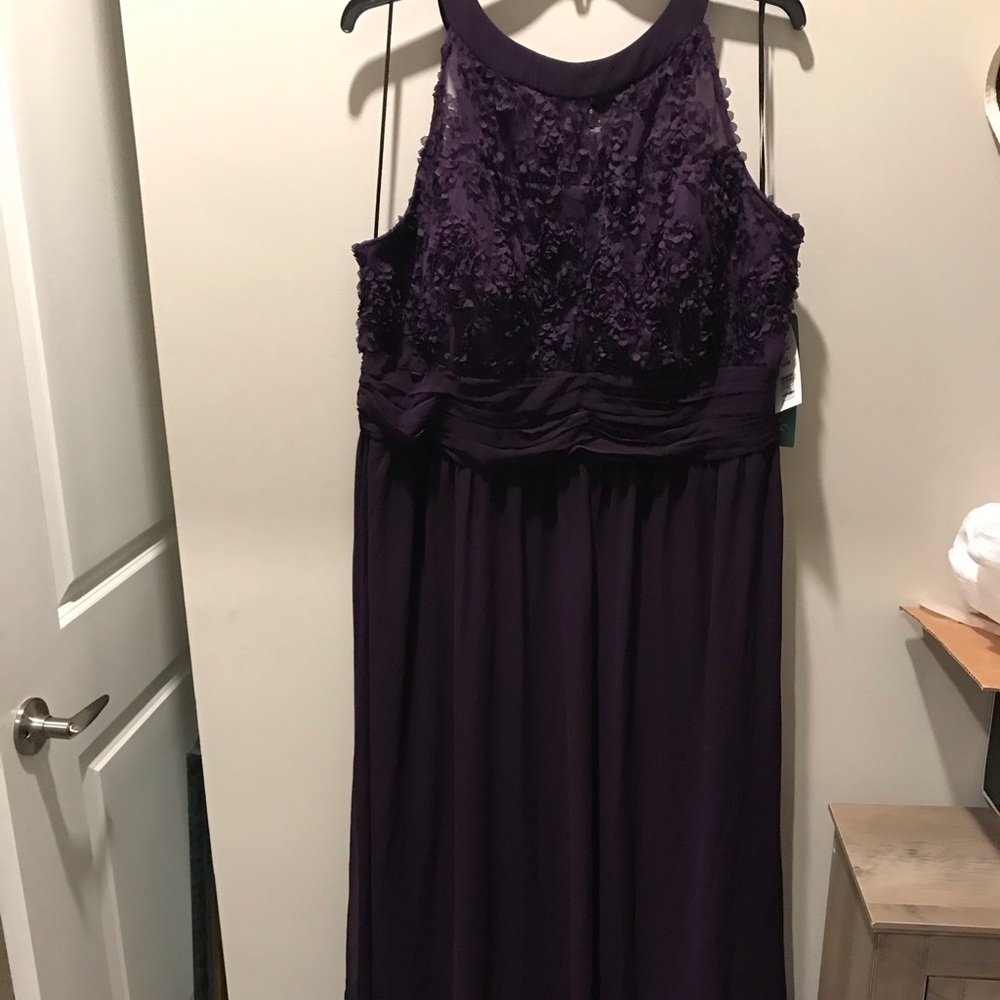 Stunning eggplant colored formal gown NWOT!!